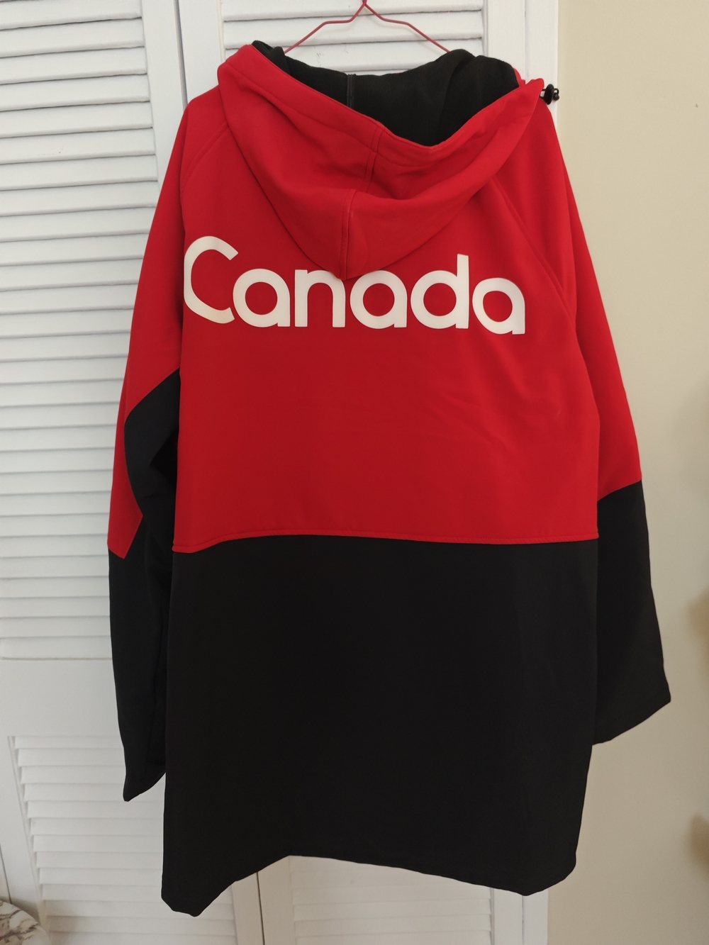 Genuine athlete‑issued 2016 Lillehammer Winter Youth Olympics Team Canada coat - Picture 2 of 5